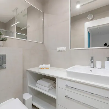 Pearl Turquoise Near The Sea With Free Parking By Renters